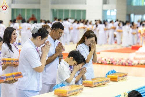 ภาพ No.167801:พิธีทอดกฐิน และ พิธีกรานกฐิน ในวันอาทิตย์ที่ 3 พฤศจิกายน พ.ศ. 2567 ณ วัดพระธรรมกาย จ.ปทุมธานี