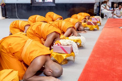 ภาพ No.227799:วันเสาร์ที่ 31 พฤษภาคม พ.ศ.2568 พิธีถวายผ้าไตรแด่สามเณรผู้เข้ารับการอุปสมบท , พิธีอุปสมบทสามเณรเตรียม DCI วัดพระธรรมกาย จ.ปทุมธานี