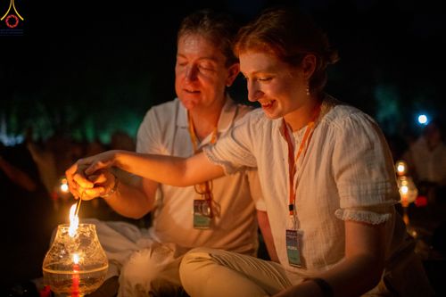 ภาพ No.82055:พิธีจุดวิสาขประทีป 22,000 ดวงและโคมลอย 3,000 ดวง ( Festival  lampion Vesak Indonesia) ณ มหาเจดียบรมพุทโธ อินโดนีเซีย  วันอาทิตย์ที่ 4 มิ.ย. พ.ศ.2566