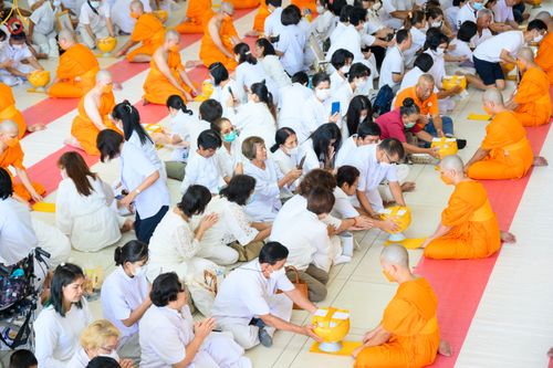 ภาพ No.82735:พิธีเวียนประทักษิณ, พิธีวันทาเจดีย์ ณ มหาธรรมกายเจดีย์  พิธีบรรพชาหมู่พระพี่เลี้ยงเข้าพรรษา, ธรรมทายาทอุดมศึกษา รุ่นที่ 50(ภาคฤดูฝน) และธรรมทายาทพุทธศาสตร์สากล รุ่นที่ 7 (ภาคฤดูฝน) วันเสาร์ที่ 17 มิถุนายน พ.ศ. 2566 ณ  โบสถ์พระไตรปิฎก วัดพระธรรมกาย จ.ปทุม