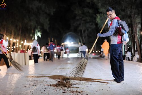 ภาพ No.296352:ภาพเบื้องหลังอาสาสมัครรวมใจ ชุดที่ 2 ในโครงการธรรมยาตรา กตัญญูบูชา มหาปูชนียาจารย์ พระมงคลเทพมุนี(สด จนฺทสโร) พระผู้ปราบมาร อนุสรณ์สถาน 7 แห่ง ปีที่ 14