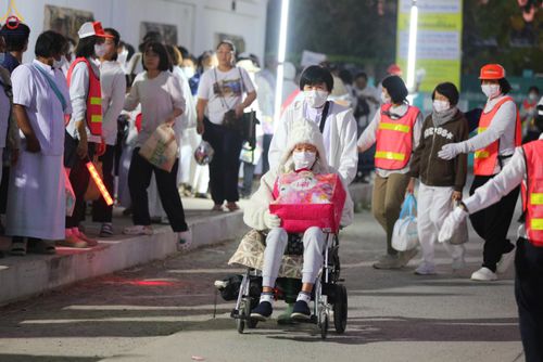 ภาพ No.294315:วันที่ 14 มกราคม พ.ศ. 2569 พิธีตักบาตรพระธรรมยาตรา ณ วัดสองพี่น้อง ต.ต้นตาล อ.สองพี่น้อง จ.สุพรรณบุรี ในโครงการธรรมยาตรา กตัญญูบูชา มหาปูชนียาจารย์ พระมงคลเทพมุนี(สด จนฺทสโร) พระผู้ปราบมาร อนุสรณ์สถาน 7 แห่ง ปีที่ 14