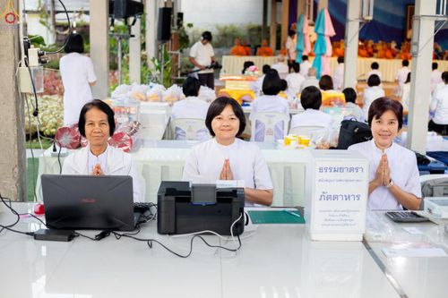 ภาพ No.300457:ภาพเบื้องหลังอาสาสมัครรวมใจ ชุดที่ 3 ในโครงการธรรมยาตรา กตัญญูบูชา มหาปูชนียาจารย์ พระมงคลเทพมุนี(สด จนฺทสโร) พระผู้ปราบมาร อนุสรณ์สถาน 7 แห่ง ปีที่ 14