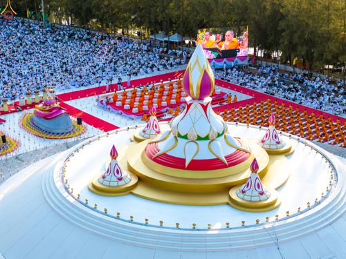 ภาพ No.292006:วันที่ 10 มกราคม พ.ศ. 2569 พิธีจุดประทีปถวายเป็นพุทธบูชา และบูชาธรรมมหาปูชนียาจารย์  ณ อนุสรณ์สถานคลองบางนางแท่น อ.สามพราน จ.นครปฐม ในโครงการธรรมยาตรา กตัญญูบูชา มหาปูชนียาจารย์ พระมงคลเทพมุนี(สด จนฺทสโร) พระผู้ปราบมาร อนุสรณ์สถาน 7 แห่ง ปีที่ 14