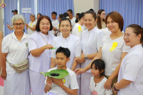 ภาพ No.320096:วันเสาร์ที่ 4 เมษายน 2569 พิธีตัดปอยผม ขอขมาผู้ปกครอง  มอบบาตร-ผ้าไตร และพิธีบรรพชาสามเณร 87 รูป  ณ ศูนย์ปฏิบัติธรรมระยอง(บ้านช่องลม)  ต.บางบุตร อ.บ้านค่าย จ.ระยอง