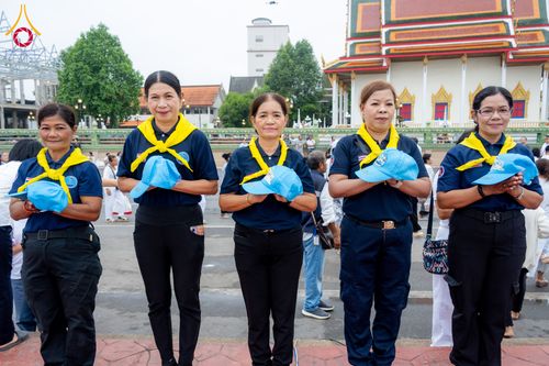 ภาพ No.284664:วันอาทิตย์ที่ 14 ธันวาคม พ.ศ.2568  พิธีทำบุญเมืองสุราษฎร์ธานี 110ปี และพิธีตักบาตรพระสงฆ์ 1,110 รูป  ณ บริเวณริมน้ำวัดกลาง (เก่า) ถนนบ้านดอน ตำบลตลาดใหม่ อำเภอเมือง จังหวัดสุราษฎร์ธานี