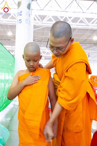 ภาพ No.319558:วันเสาร์ที่ 4 เมษายน พ.ศ.2569 พิธีขอขมา มอบผ้าไตร และถวายบาตรแด่นาคธรรมทายาท ในโครงการบรรพชาสามเณรฟื้นฟูพระพุทธศาสนาทั่วไทย โครงการหน่อแก้วเปรียญธรรม รุ่นที่ 14 โครงการสามเณรยุวธรรมทายาท รุ่นที่ 34 โครงการสามเณรมัชฌิมธรรมทายาท รุ่นที่ 30 ณ สภาธรรมกายสากล