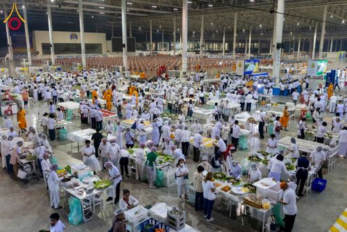 ภาพ No.306798:วันที่ 31 มกราคม พ.ศ. 2569 พิธีถวายภัตตาหารเป็นสังฆทาน แด่พระธรรมยาตรา ณ วัดพระธรรมกาย  จังหวัดปทุมธานี ในโครงการธรรมยาตรา กตัญญูบูชา มหาปูชนียาจารย์ พระมงคลเทพมุนี(สด จนฺทสโร) พระผู้ปราบมาร อนุสรณ์สถาน 7 แห่ง ปีที่ 14