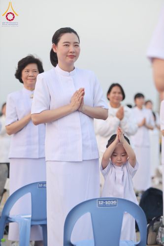 ภาพ No.307097:วันที่ 31 มกราคม พ.ศ. 2569  พิธีจุดประทีปธรรมถวายเป็นพุทธบูชา  และบูชาธรรมมหาปูชนียาจารย์ (ภาพชุดที่ 1) ณ วัดพระธรรมกาย ปทุมธานี ในโครงการธรรมยาตรา กตัญญูบูชา มหาปูชนียาจารย์ พระมงคลเทพมุนี(สด จนฺทสโร) พระผู้ปราบมาร อนุสรณ์สถาน 7 แห่ง ปีที่ 14