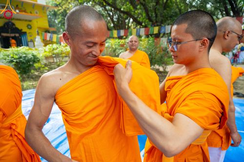 ภาพ No.314137:วันจันทร์ที่ 16 มีนาคม พ.ศ. 2569 พิธีเวียนเทียนประทักษิณ และพิธีบรรพชาสามเณร 500 รูป ณ วิหารมายาเทวี ประเทศเนปาล