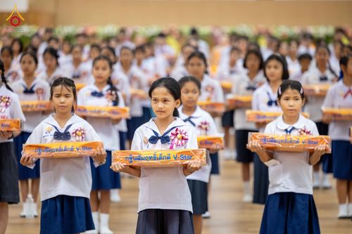 ภาพ No.348583:วันที่ 12 กันยายน พ.ศ. 2569 การอบรมเชิงปฏิบัติการจัดกิจกรรมทอดกฐินสัมฤทธิ์ พิธีมอบผ้าไตรประธานกฐินเด็กดี V-Star ประจำปีพุทธศักราช 2569 ณ สภาธรรมกายสากล วัดพระธรรมกาย