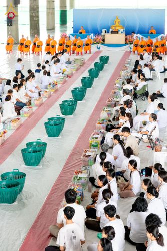 ภาพ No.336067:วันที่ 20 มิถุนายน พ.ศ. 2569 พิธีตักบาตรฉลองพระใหม่ โครงการอุปสมบทธรรมทายาทอุดมศึกษา รุ่นที่ 53
