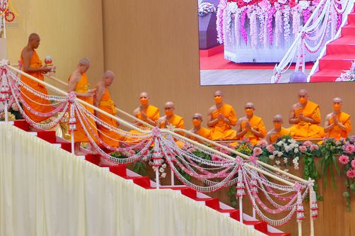 ภาพ No.84765:พิธีบรรจุพระบรมสารีริกธาตุภายในเกตุดอกบัวตูม องค์พระประธาน ณ ห้องแก้วสารพัดนึก 2 วัดพระธรรมกาย ในวันอาสาฬหบูชา อังคารที่ 1 สิงหาคม พ.ศ.2566