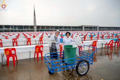 ภาพ No.218720:วันพฤหัสบดีที่ 17 เมษายน พ.ศ. 2568 การเตรียมงานในลานธรรม , สภาธรรมกายสากล , วิหารคด  เพื่องานวันคุ้มครองโลก 22 เมษายน พ.ศ. 2568