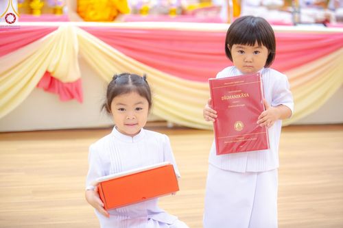 ภาพ No.138899:พิธีถวายกองทุนสนับสนุน การสร้างพระไตรปิฎกฉบับธรรมชัย และอนุรักษ์คัมภีร์ใบลาน น้อมบูชาธรรมหลวงพ่อธัมมชโย 80 ปี ณ ห้องแก้วสารพัดนึก 2 วัดพระธรรมกาย วันเสาร์ที่ 1 มิถุนายน พศ. 2567