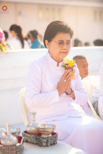 ภาพ No.197737:พิธีตักบาตรพระธรรมยาตรา ณ อนุสรณ์สถานลำดับที่ 4 สถานที่เกิดด้วยกายธรรม วัดโบสถ์(บน) ต.บางคูเวียง จ.นนทบุรี ในโครงการธรรมยาตรา กตัญญูบูชา มหาปูชนียาจารย์ พระมงคลเทพมุนี(สด จนฺทสโร) พระผู้ปราบมาร อนุสรณ์สถาน 7 แห่ง ปีที่ 13 วันที่ 19 มกราคม พ.ศ. 2568