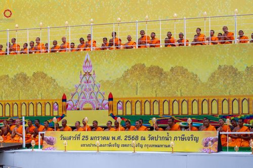 ภาพ No.201668:พิธีจุดประทีปถวายเป็นพุทธบูชา และบูชาธรรมมหาปูชนียาจารย์ ณ อาคารธรรมยาตรา กตัญญูบูชามหาปูชนียาจารย์ ตรงข้ามวัดปากน้ำภาษีเจริญ จ.กรุงเทพมหานคร ในโครงการธรรมยาตรา กตัญญูบูชา มหาปูชนียาจารย์ พระมงคลเทพมุนี(สด จนฺทสโร) พระผู้ปราบมาร อนุสรณ์สถาน 7 แห่ง