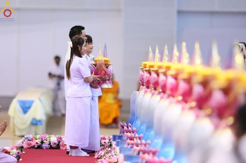 ภาพ No.150194:พิธีทอดผ้าป่าสมทบกฐินวัดพระธรรมกาย และสมทบกฐิน 30,000 วัดทั่วไทย ครั้งที่ 1 เนื่องในวันธรรมชัย 27 สิงหาคม พ.ศ.2567 ณ สภาธรรมกายสากล วัดพระธรรมกาย