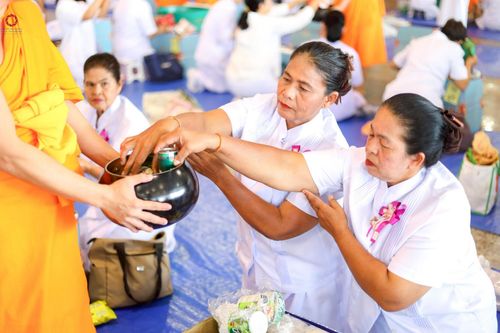 ภาพ No.240496:วันพุธที่ 27 สิงหาคม พ.ศ. 2568 พิธีตักบาตร ในวันธรรมชัย ณ วัดพระธรรมกาย จ.ปทุมธานี