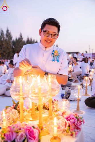 ภาพ No.109672:พิธีจุดประทีปถวายเป็นพุทธบูชา และบูชาธรรมมหาปูชนียาจารย์ วันที่ 10 มกราคม พ.ศ. 2567 ณ อนุสรณ์สถานคลองบางนางแท่น อ.สามพราน จ.นครปฐม