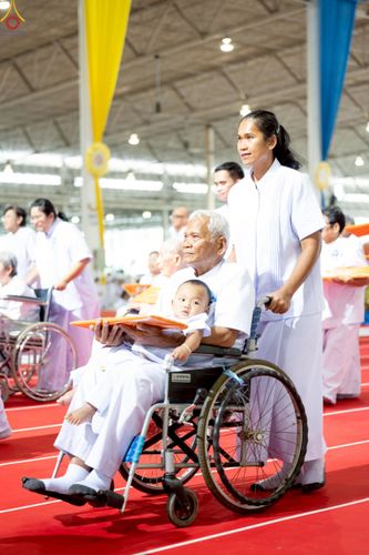 ภาพ No.240792:วันพุธที่ 27 สิงหาคม พ.ศ. 2568 พิธีทอดผ้าป่าเพื่อสร้างอาคาร  82 ปี หลวงพ่อธัมมชโย สมทบกฐินวัดพระธรรมกาย และกฐิน 30,000 วัดทั่วประเทศ ครั้งที่ 1