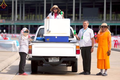 ภาพ No.218554:วันที่ 15 - 18 เมษายน พ.ศ. 2568 การเตรียมภาชนะสำหรับถวายภัตตาหาร , การจัดโต๊ะเก้าอี้ในลานธรรม , การแพ็คพัสดุงานต้อนรับ เพื่องานวันคุ้มครองโลก 22 เมษายน พ.ศ.2568 วัดพระธรรมกาย