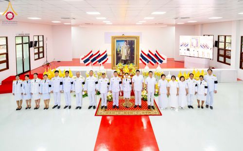 ภาพ No.276112:วันที่ 5 ธันวาคม พ.ศ. 2568 พสกนิกรอำเภอคลองหลวง พร้อมใจบำเพ็ญกุศลอุทิศถวาย “ในหลวงรัชกาลที่ 9” น้อมรำลึกในพระมหากรุณาธิคุณ เนื่องในวันคล้ายวันพระบรมราชสมภพ วันชาติ และวันพ่อแห่งชาติ ณ อาคารปลูกศรัทธา 2 วัดพระธรรมกาย อำเภอคลองหลวง จังหวัดปทุมธานี