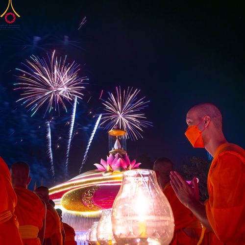 ภาพ No.112111:พิธีจุดประทีปถวายเป็นพุทธบูชา และบูชาธรรมมหาปูชนียาจารย์ พระมงคลเทพมุนี(สด จนฺทสโร) ในโครงการธรรมยาตรา กตัญญูบูชา มหาปูชนียาจารย์ พระมงคลเทพมุนี(สด จนฺทสโร) พระผู้ปราบมาร อนุสรณ์สถาน 7 แห่ง ปีที่ 12 วันที่ 14 มกราคม พ.ศ. 2567 ณ วัดสองพี่น้อง อ.สองพี่น้อง