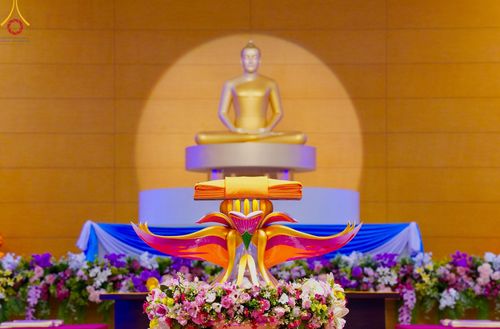 ภาพ No.167590:พิธีตักบาตรและพิธีบูชาข้าวพระ ในวันอาทิตย์ที่ 3 พฤศจิกายน พ.ศ. 2567 ณ วัดพระธรรมกาย