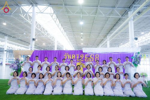 ภาพ No.196143:ผู้ว่าปทุมฯ เปิดงานวันครู ครั้งที่ 69 พ.ศ. 2568 จังหวัดปทุมธานี “เรียนดี มีความสุข : ครูไทยร่วมใจปฏิวัติการศึกษา เด็กฉลาดคิด ฉลาดทำ” ณ วัดพระธรรมกาย - รวมใจระลึกถึงพระคุณบูรพาจารย์ ยกย่องเชิดชูเกียรติผู้ประกอบวิชาชีพทางการศึกษาที่ประกอบคุณงามความดี 