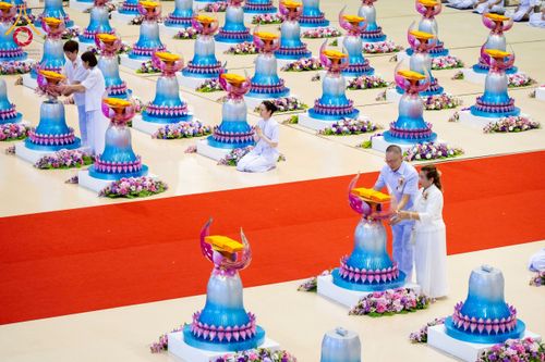 ภาพ No.215487:วันอาทิตย์ต้นเดือนที่ 6 เมษายน พ.ศ. 2568 ขบวนอัญเชิญผ้าป่าสมทบ มหาสังฆทาน 40,000 กว่าวัดทั่วประเทศ ณ สภาธรรมกายสากล วัดพระธรรมกาย