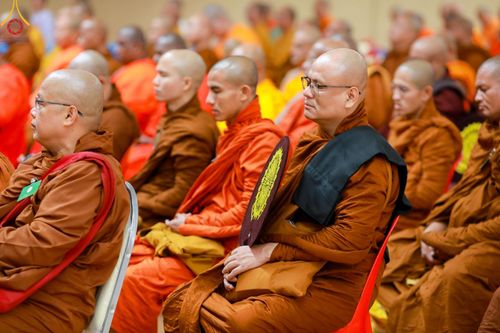 ภาพ No.60415:การต้อนรับพระสังฆาธิการ 10,000 กว่าวัดทั่วประเทศ พิธีมอบปัจจัยช่วยเหลือครู 4 จังหวัดชายแดนภาคใต้ พิธีปฏิบัติธรรม ในวันคุ้มครองโลก วันจันทร์ที่ 22 เมษายน พ.ศ.2567 ณ วัดพระธรรมกาย จ.ปทุมธานี