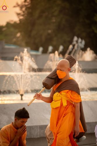 ภาพ No.120411:พิธีต้อนรับพระธรรมยาตรา ในโครงการธรรมยาตรา กตัญญูบูชา มหาปูชนียาจารย์ พระมงคลเทพมุนี(สด จนฺทสโร) พระผู้ปราบมาร อนุสรณ์สถาน 7 แห่ง ปีที่ 12 วันที่ 28 มกราคม พ.ศ. 2567 ณ วัดพระธรรมกาย จ.ปทุมธานี (ชุดที่ 2)