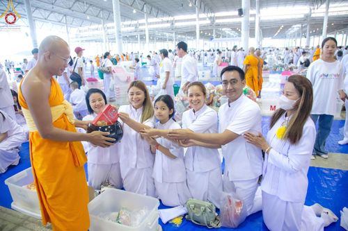 ภาพ No.207331:พิธีตักบาตร และปฏิบัติธรรมช่วงสาย ในวันมาฆบูชา วันพุธที่ 12 กุมภาพันธ์ พ.ศ. 2568 ณ วัดพระธรรมกาย จังหวัดปทุมธานี