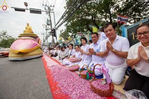 ภาพ No.120113:พิธีต้อนรับพระธรรมยาตรา ในโครงการธรรมยาตรา กตัญญูบูชา มหาปูชนียาจารย์ พระมงคลเทพมุนี(สด จนฺทสโร) พระผู้ปราบมาร อนุสรณ์สถาน 7 แห่ง ปีที่ 12 วันที่ 28 มกราคม พ.ศ. 2567 ณ วัดพระธรรมกาย จ.ปทุมธานี