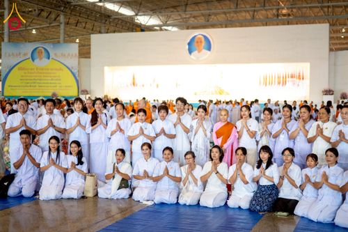 ภาพ No.256868:วันที่ 5 ตุลาคม พ.ศ. 2568 พิธีตักบาตร ข้าวสารอาหารแห้ง ณ บ้านแก้วเรือนทองคุณยายฯ สภาธรรมกายสากล วัดพระธรรมกาย