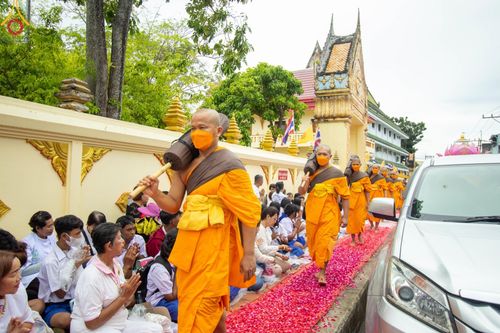 ภาพ No.128295:พิธีอัญเชิญพระบรมสารีริกธาตุ " ใจกลางเมืองนครหาดใหญ่ " เพื่อประดิษฐาน ณ มหารัตนเจดีย์สิริปทุมสวรรค์ (เจดีย์อริยพุทธะ 5 พระองค์) ศูนย์ปฏิบัติธรรมภาคใต้ อ.บางกล่ำ จ.สงขลา  วันที่ 9 มีนาคม พ.ศ.2567 (ชุดที่ 1)