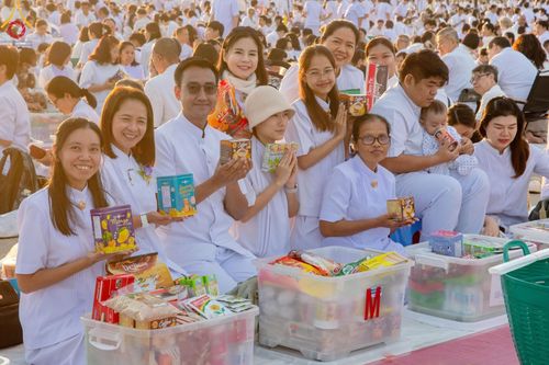 ภาพ No.187833:พิธีตักบาตรฉลองพระใหม่ ต้อนรับพุทธศักราช 2568 ณ ลานธรรมพระมหาธรรมกายเจดีย์ วัดพระธรรมกาย จ.ปทุมธานี วันที่ 1 มกราคม พ.ศ. 2568