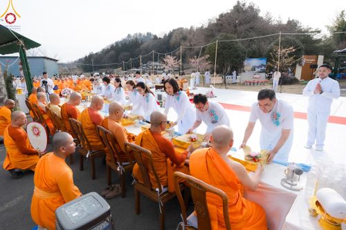 ภาพ No.132273:พิธีประดิษฐานยอดอุโบสถ บูชาธรรม 80 ปี หลวงพ่อธัมมชโย ณ วัดพระธรรมกายโทชิหงิ ประเทศญี่ปุ่น วันอาทิตย์ที่ 24 มีนาคม พ.ศ. 2567