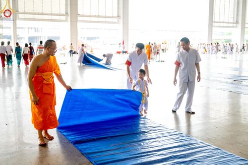 ภาพ No.139163:พิธีตักบาตร , พิธีบูชาข้าวพระ ณ ห้องแก้วสารพัด 1 สภาธรรมกายสากล วัดพระธรรมกาย วันอาทิตย์ต้นเดือนที่ 2 มิถุนายน พ.ศ. 2567