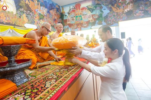 ภาพ No.162827:โครงการกฐินสามัคคีทั่วไทย 30,000 วัด บูชาธรรม 80 ปี หลวงพ่อธัมมชโย โดย คณะศิษยานุศิษย์วัดพระธรรมกาย ณ วัดโบสถ์บน จ.นนทบุรี วันที่ 19 ตุลาคม พ.ศ. 2567