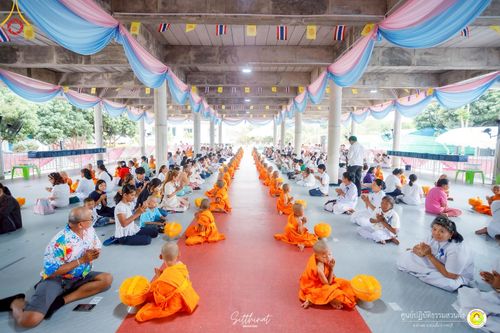 ภาพ No.216051:วันพฤหัสบดีที่ 3 เมษายน พ.ศ. 2568 พิธีบรรพชาสามเณร ภาคฤดูร้อน รุ่นที่ 15  บูชาธรรมหลวงพ่อธัมมชโย 81 ปี 81 รูป ณ ศูนย์ปฏิบัติธรรมสวนผึ้ง จ.ราชบุรี