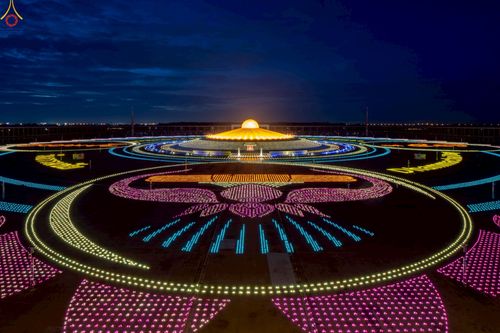 ภาพ No.241076:วันพุธที่ 27 สิงหาคม พ.ศ. 2568 พิธีจุดประทีป ในวันธรรมชัย ณ วัดพระธรรมกาย