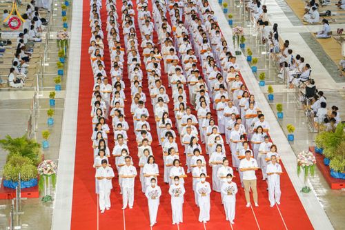 ภาพ No.134401:พิธีทอดผ้าป่าสมทบ มหาสังฆทาน 10,000 วัด ทั่วไทย วันอาทิตย์ต้นเดือนที่ 7 เมษายน พ.ศ.2567 ณ ห้องแก้วสารพัดนึก 1 สภาธรรมกายสากล  วัดพระธรรมกาย จ.ปทุมธานี