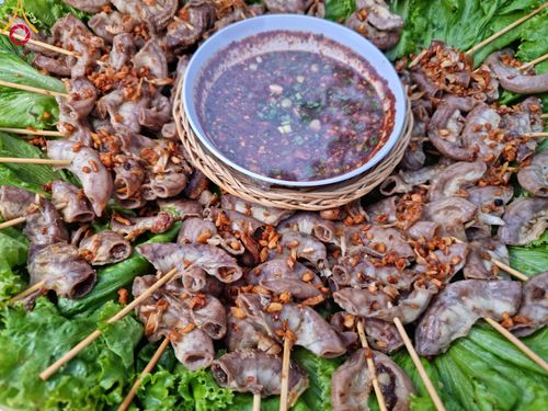 ภาพ No.111947:พิธีถวายภัตตาหารเป็นสังฆทาน แด่คณะพระธรรมยาตราฯ ในโครงการธรรมยาตรา กตัญญูบูชา มหาปูชนียาจารย์ พระมงคลเทพมุนี(สด จนฺทสโร) พระผู้ปราบมาร อนุสรณ์สถาน 7 แห่ง ปีที่ 12 วันที่ 14 มกราคม พ.ศ. 2567 ณ อนุสรณ์สถานมหาวิหารพระมงคลเทพมุนี  (โลตัสแลนด์) อ.สองพี่น้อง จ