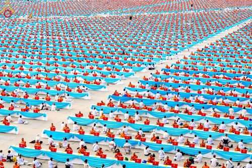 ภาพ No.221658:วันอังคารที่ 22 เมษายน พ.ศ. 2568 ภาพพิธีถวายมหาสังฆทานคณะสงฆ์ 40,000 กว่าวัดทั่วประเทศ เนื่องในวันคุ้มครองโลก ชุดที่ 2 (ปลื้มให้สมการรอคอย) ณ ลานธรรมพระมหาธรรมกายเจดีย์ วัดพระธรรมกาย