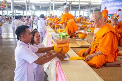ภาพ No.131688:พิธีร่วมบุญบรรพชาสามเณร 5,000 รูป ณ บ้านแก้วเรือนทองคุณยาย สภาธรรมกายสากล วัดพระธรรมกาย วันเสาร์ที่ 23 มีนาคม พ.ศ. 2567