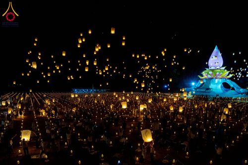 ภาพ No.266199:วันพุธที่ 5 พฤศจิกายน พ.ศ. 2568 (วันพระ ขึ้น 15 ค่ำ เดือน 12) พิธีจุดประทีปโคมลาน, โคมลอย และลอยกระทง ถวายประทีปเป็นพุทธบูชา สร้างความสว่างไสวให้กับแผ่นดินด้วยแสงธรรม ณ พุทธอุทยานนานาชาติ จังหวัดหนองคาย