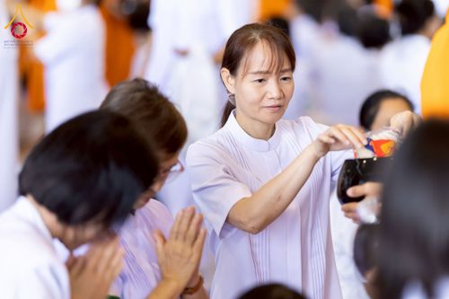 ภาพ No.223439:วันวิสาขบูชา วันอาทิตย์ที่ 11 พฤษภาคม พ.ศ. 2568 พิธีตักบาตร และปฎิบัติธรรม ณ สภาธรรมกายสากล วัดพระธรรมกาย