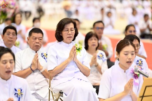 ภาพ No.233866:วันเสาร์ที่ 19 กรกฎาคม พ.ศ.2568 วันมหารำลึก ครั้งที่ 35 พิธีรำลึกถึงนักสร้างบารมี , พิธีสวดพระพุทธมนต์ , พิธีทอดผ้าบังสกุลและถวายไทยธรรม วัดพระธรรมกาย